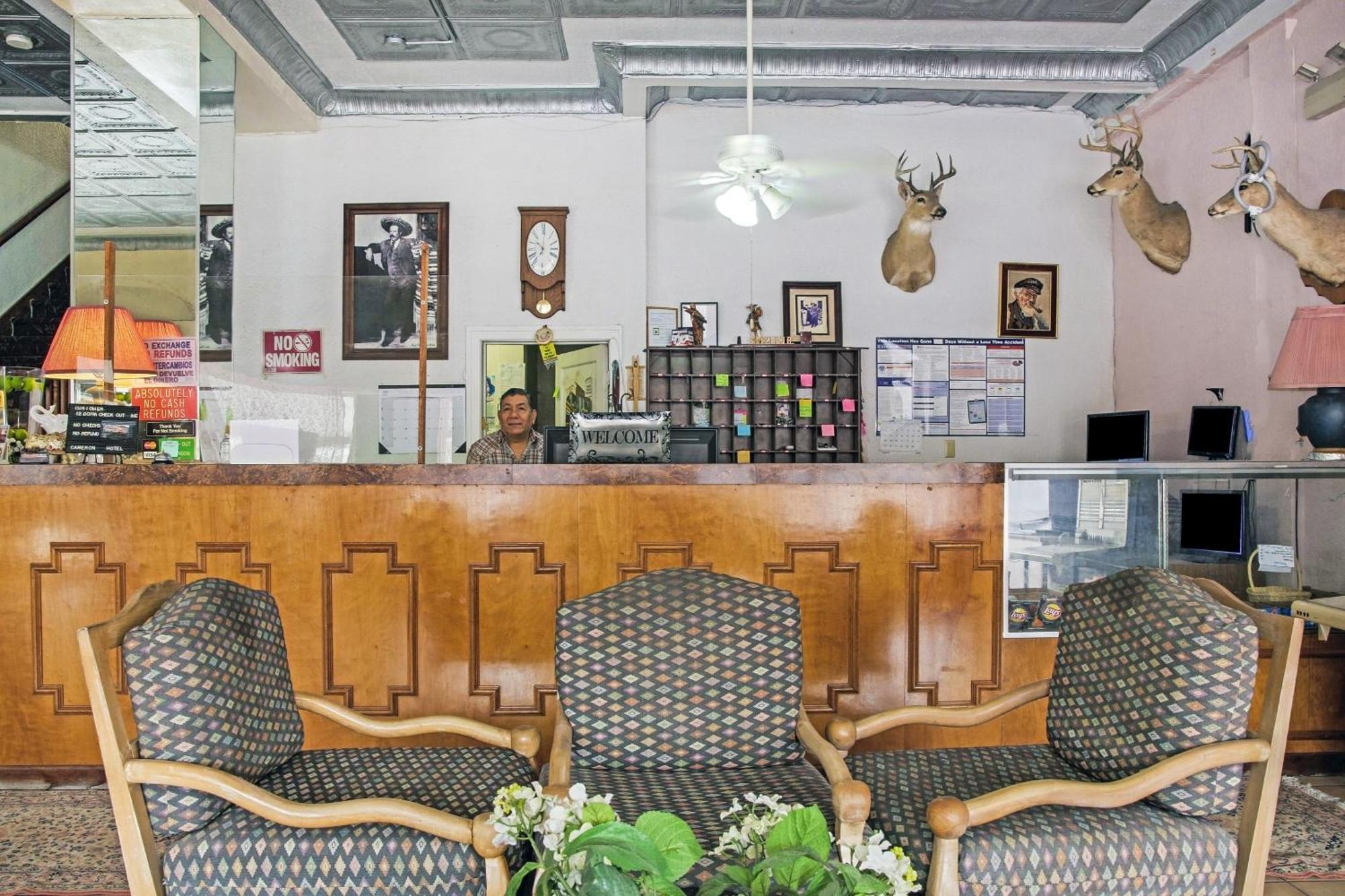 Oyo Historic Cameron Hotel Brownsville I-69E Dış mekan fotoğraf
