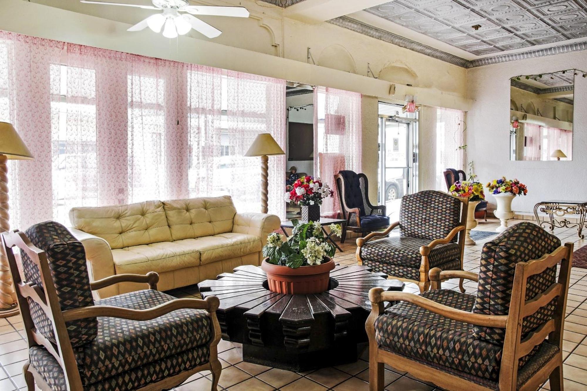 Oyo Historic Cameron Hotel Brownsville I-69E Dış mekan fotoğraf