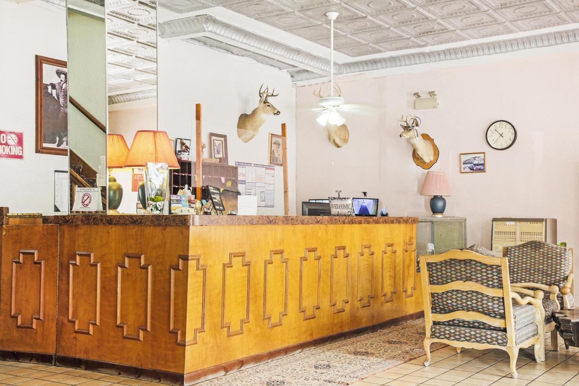 Oyo Historic Cameron Hotel Brownsville I-69E Dış mekan fotoğraf